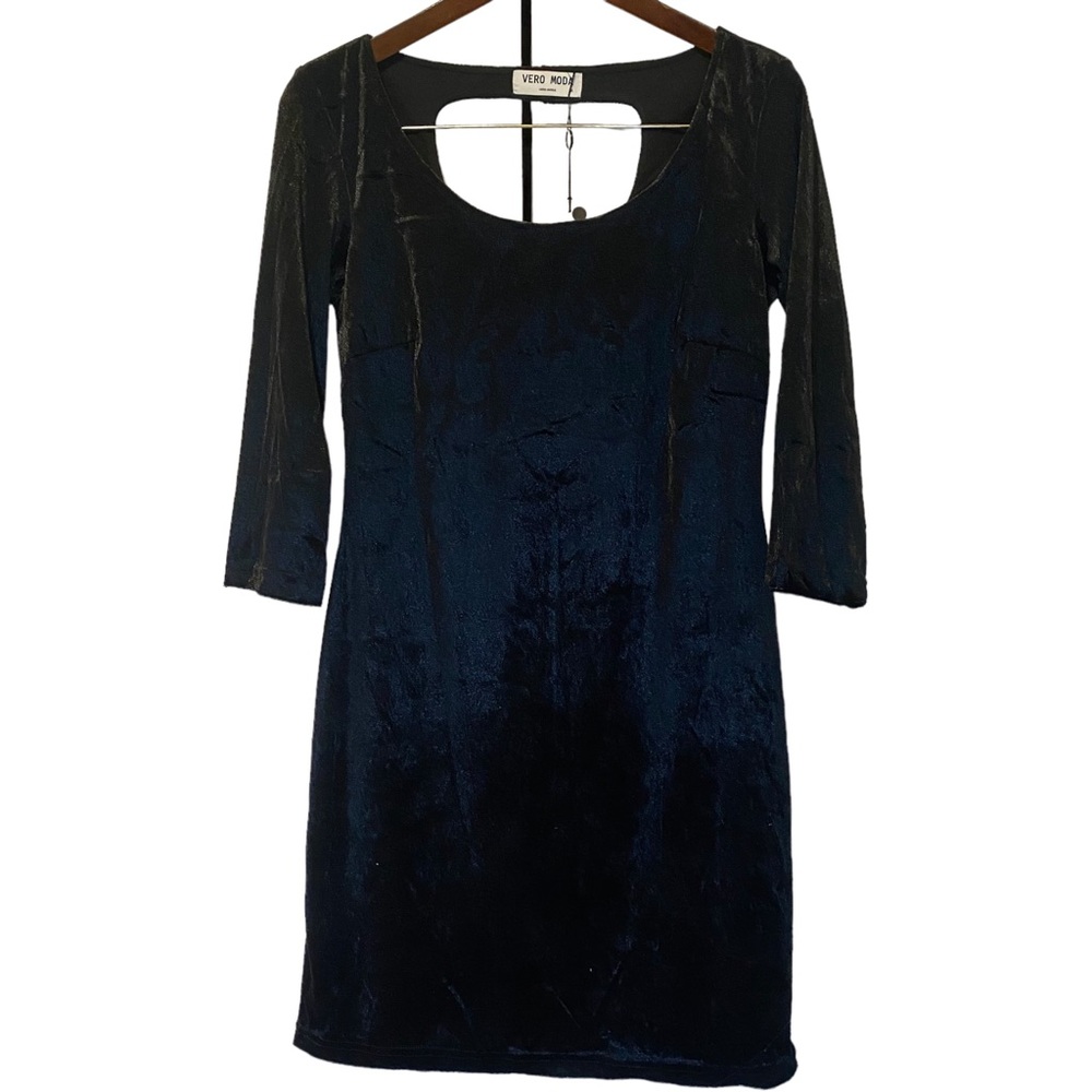 2for$35 NWT Vero Moda Velvet Tight Keyhole Black Mini Dress. Size Medium.